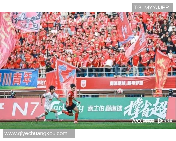 足球明星的浪漫主义情怀与绿茵场上的爱情故事交织的传奇人生